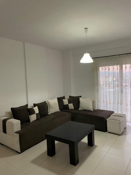 Tirane, jepet me qera apartament 3+1 Kati 6, 600 € (Yzberisht, Kompleksi Demneri)