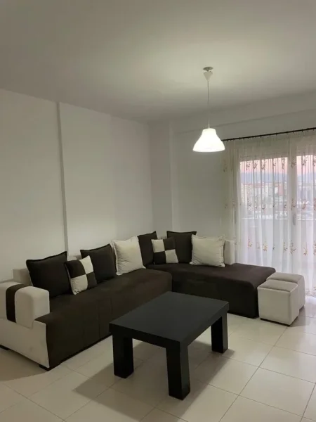 Tirane, jepet me qera apartament 3+1 Kati 6, 50.000 Leke (Yzberisht, Kompleksi Demneri)