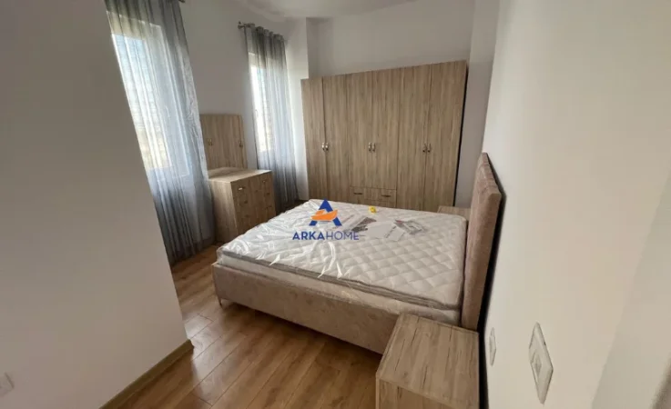 Tirane, jepet me qera apartament 2+1+Ballkon Kati 3, 85 m² 415 € 