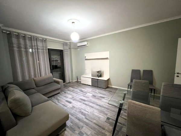 Tirane, jepet me qera apartament 2+1 Kati 2, 85 m² 550 € (Tregu Elektrik,)