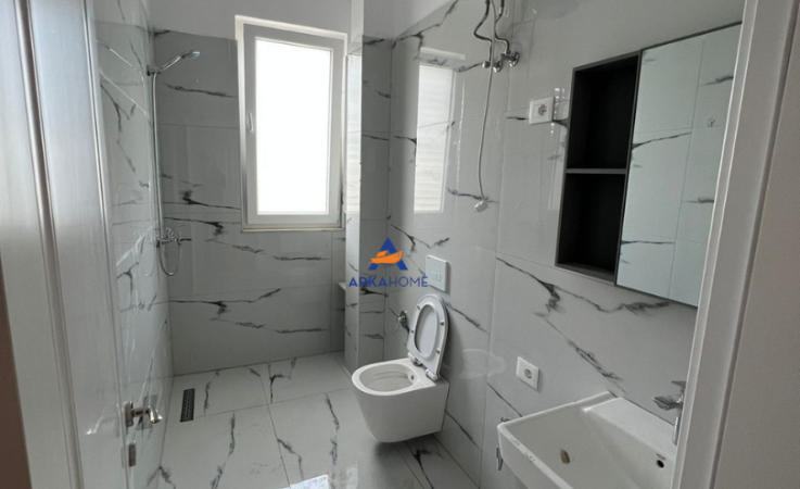 Tirane, jepet me qera apartament 2+1+Ballkon Kati 3, 85 m² 415 € 