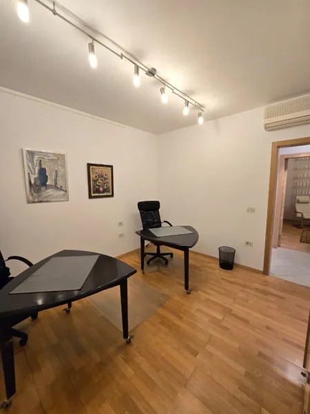 Tirane, jepet me qera zyre Kati 12, 105 m² 1.100 € (Qender)