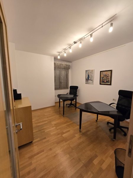 Tirane, jepet me qera zyre Kati 12, 105 m² 1.100 € (Qender)