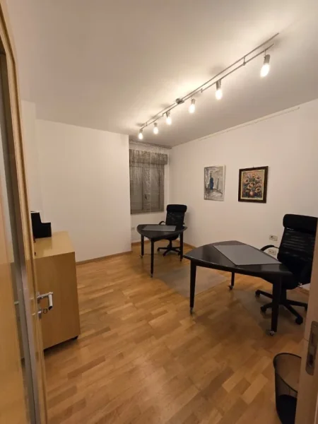 Tirane, jepet me qera zyre Kati 12, 105 m² 1.100 € (Qender)