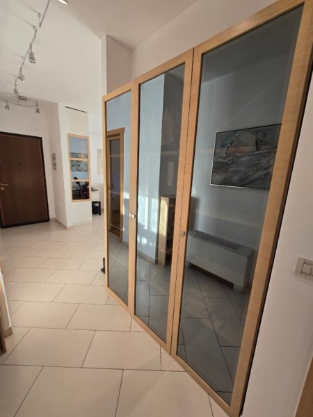 Tirane, jepet me qera zyre Kati 12, 105 m² 1.100 € (Qender)