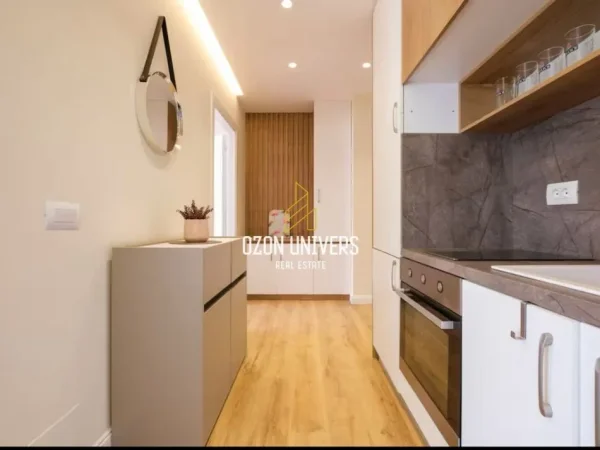 Tirane, jepet me qera apartament 1+1+Ballkon Kati 6, 68 m² 800 € (Bllok, Tiranë)