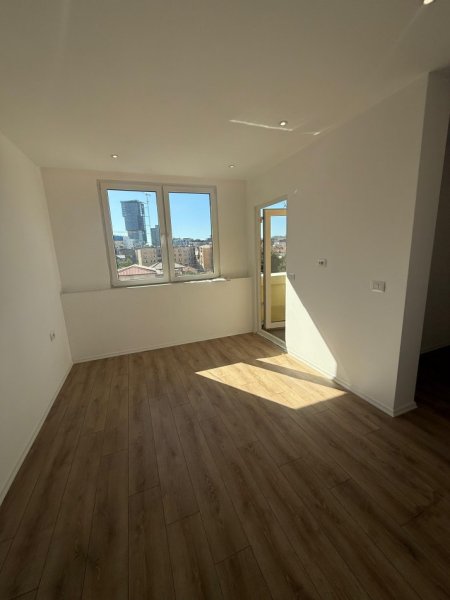 Tirane, shitet apartament 1+1+Ballkon Kati 4, 70 m² 165.000 € (Rruga Fortuzi)
