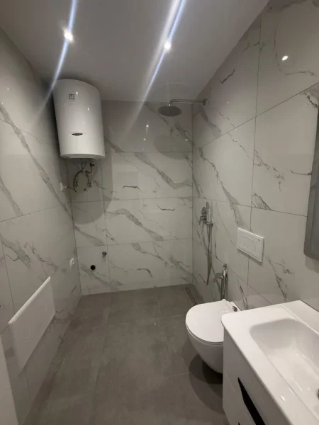 Tirane, shes apartament 1+1 , 70 m² 165.000 € (qender)