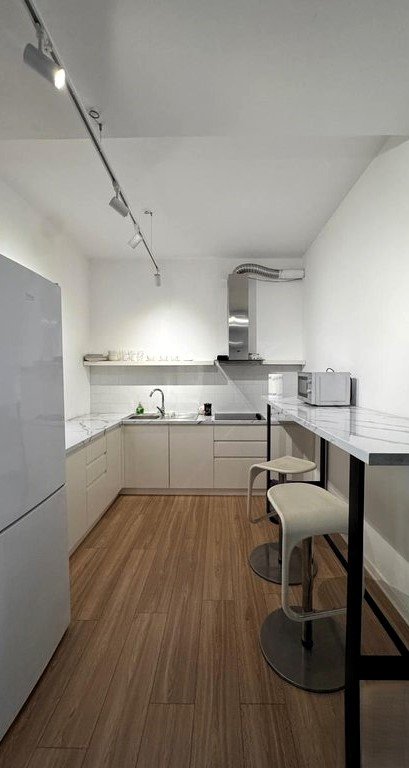 Tirane, jepet me qera zyre Kati 7, 180 m² 3.000 € (Komuna e Parisit)