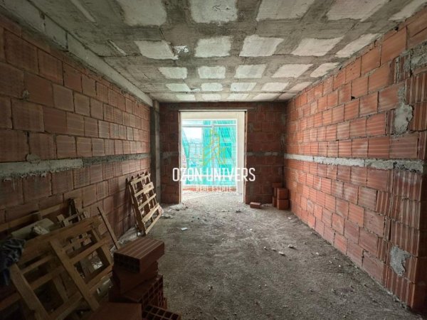 Tirane, shitet apartament 2+1+Ballkon Kati 5, 132 m² 165.000 € (Rruga Hito Cako, Astir Tirana, Albania)