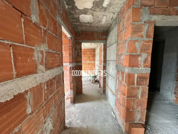 Tirane, shitet apartament 2+1+Ballkon Kati 5, 132 m² 165.000 € (Rruga Hito Cako, Astir Tirana, Albania)