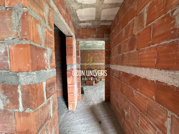 Tirane, shitet apartament 2+1+Ballkon Kati 5, 132 m² 165.000 € (Rruga Hito Cako, Astir Tirana, Albania)