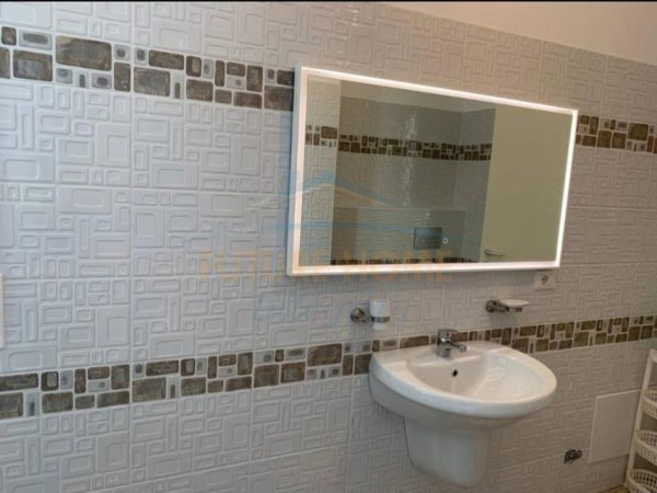 Tirane, jepet me qera apartament 2+1 Kati 2, 97 m² 700 € (Bulevardi Zogu i Pare)