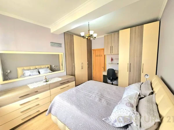 Tirane, jepet me qera apartament 2+1+Aneks+Ballkon Kati 8, 121 m² 800 € 