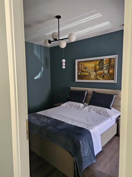 Tirane, jepet me qera apartament 1+1 Kati 1, 55 m² 700 € (Rruga Fortuzi)