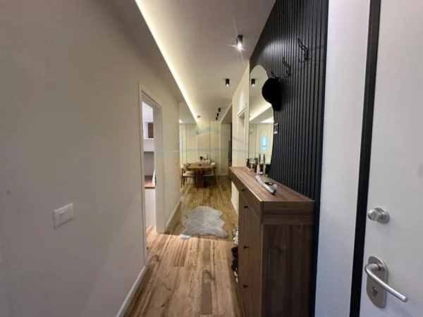 Tirane, jepet me qera apartament 2+1 Kati 5, 115 m² 1.500 € (Don Bosko , Trio Tower)