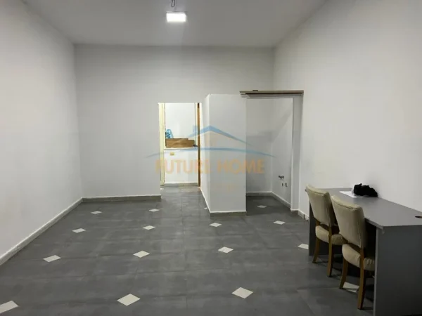 Tirane, jepet me qera zyre Kati 1, 35 m² 400 € (Astir , 2 Palmat)