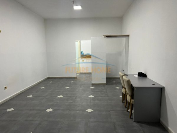 Tirane, jepet me qera zyre Kati 1, 35 m² 400 € (Astir , 2 Palmat)