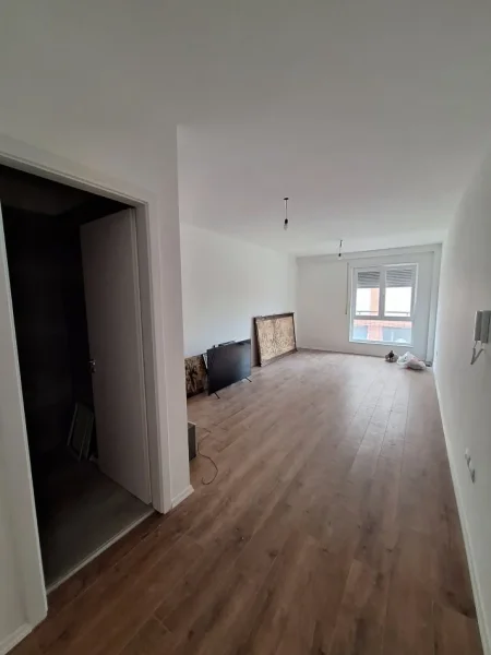 Tirane, jepet me qera zyre Kati 1, 40 m² 900 € (MYSLYM SHYRI)