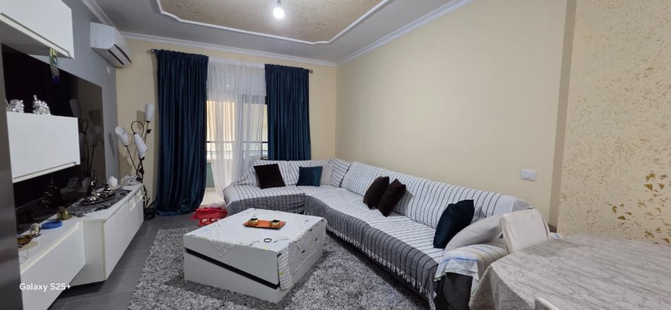 Vlore, shitet apartament 1+1+Ballkon Kati 10, 72 m² 115.000 € (Rruga Gjergj Kastrioti)