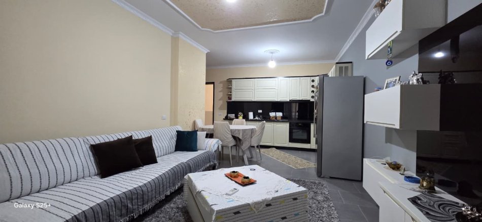 Vlore, shitet apartament 1+1+Ballkon Kati 10, 72 m² 115.000 € (Rruga Gjergj Kastrioti)