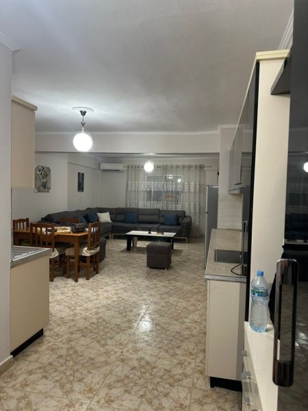 Tirane, jepet me qera apartament 2+1+Ballkon Kati 5, 120 m² 600 € (Laprake)