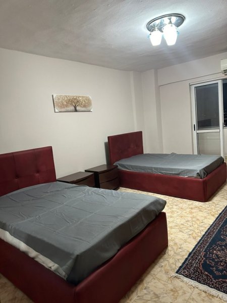 Tirane, jepet me qera apartament 2+1+Ballkon Kati 5, 120 m² 600 € (Laprake)