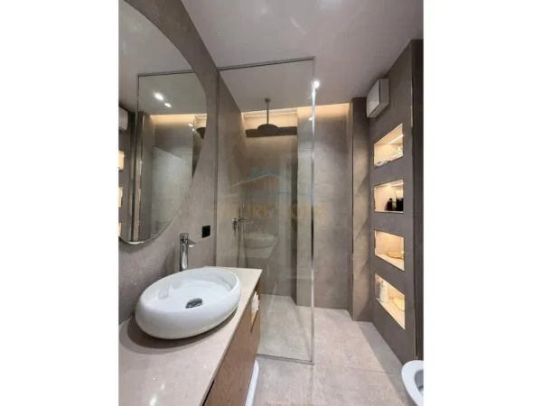 Tirane, shitet apartament 3+1+Ballkon Kati 2, 165 m² 355.000 € (KOPSHTI BOTANIK)