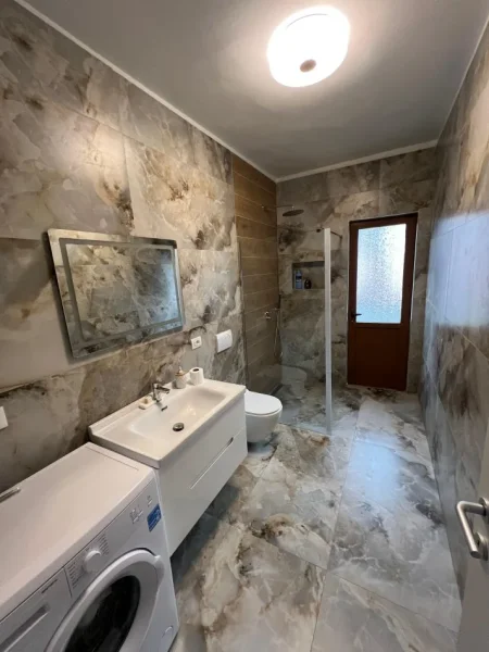 Tirane, jepet me qera apartament 2+1+Ballkon Kati 3, 90 m² 850 € (sheshi willson)