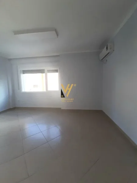 Tirane, jepet me qera zyre Kati 1, 97 m² 800 € (RRUGA JERONIM DE RADA)
