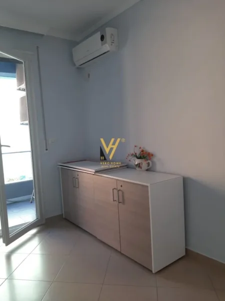 Tirane, jepet me qera zyre Kati 1, 97 m² 800 € (RRUGA JERONIM DE RADA)