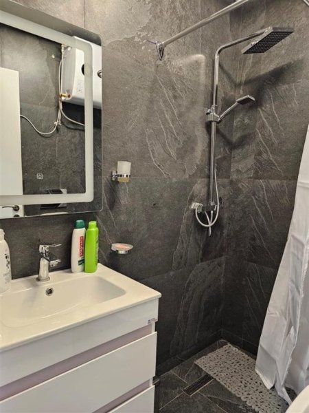 Tirane, jepet me qera apartament 1+1 Kati 1, 55 m² 700 € (RRUGA FORTUZI)