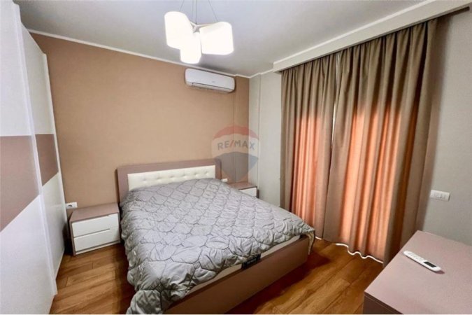 Tirane, jepet me qera apartament 4+1 Kati 2, 210 m² 1.350 € (Rruga Bill Klinton Komuna e Parisit, Tiranë)