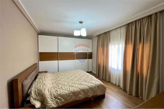 Tirane, jepet me qera apartament 4+1 Kati 2, 210 m² 1.350 € (Rruga Bill Klinton Komuna e Parisit, Tiranë)