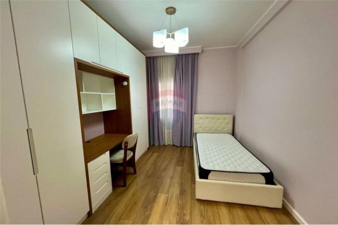 Tirane, jepet me qera apartament 4+1 Kati 2, 210 m² 1.350 € (Rruga Bill Klinton Komuna e Parisit, Tiranë)
