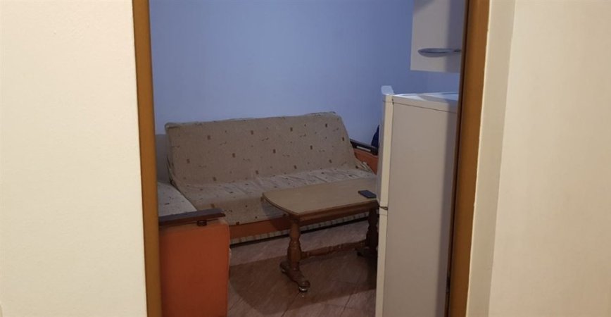 Tirane, jepet me qera shtepi 1+1 Kati 1, 60 m² 320 € (Ne fund te 5 Majit)