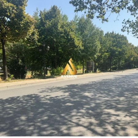 Tirane, jepet me qera dyqan Kati 0, 30 m² 700 € (bulevardi bajram curi)