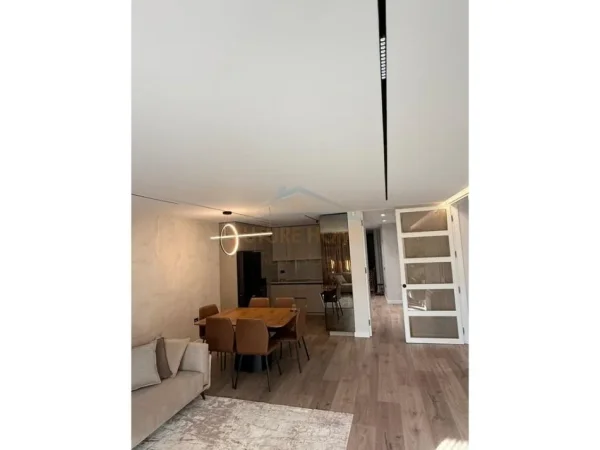 Tirane, shitet apartament 3+1+Ballkon Kati 2, 165 m² 355.000 € (Kopshti Botanik)
