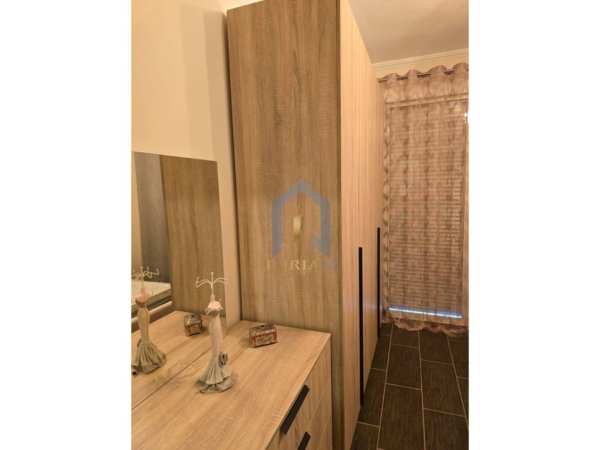 Tirane, jepet me qera apartament 2+1+Ballkon Kati 4, 110 m² 500 € 