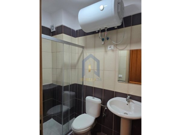 Tirane, jepet me qera apartament 2+1+Ballkon Kati 4, 110 m² 500 € 