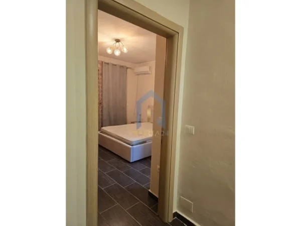 Tirane, jepet me qera apartament 2+1+Ballkon Kati 4, 110 m² 500 € 