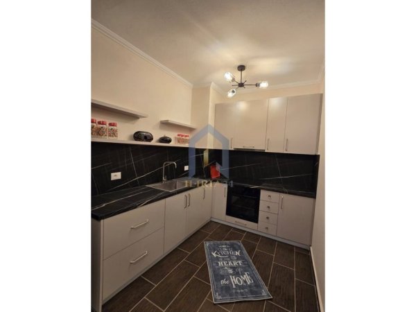 Tirane, jepet me qera apartament 2+1+Ballkon Kati 4, 110 m² 500 € 