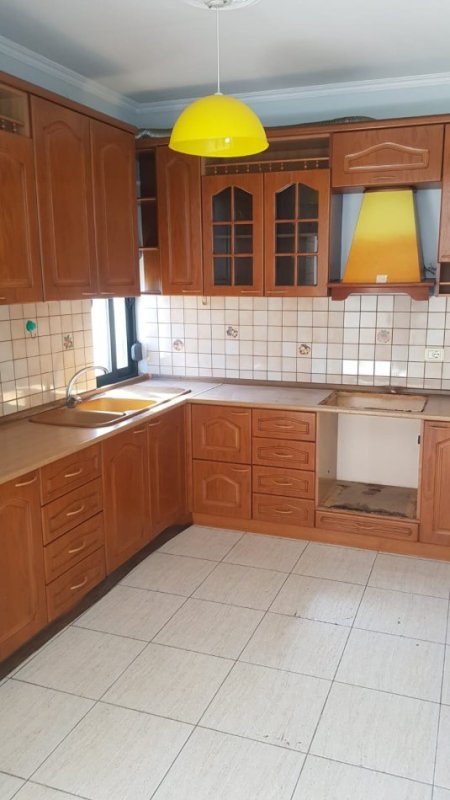 Tirane, jepet me qera apartament 2+1 Kati 8, 110 m² 600 € 