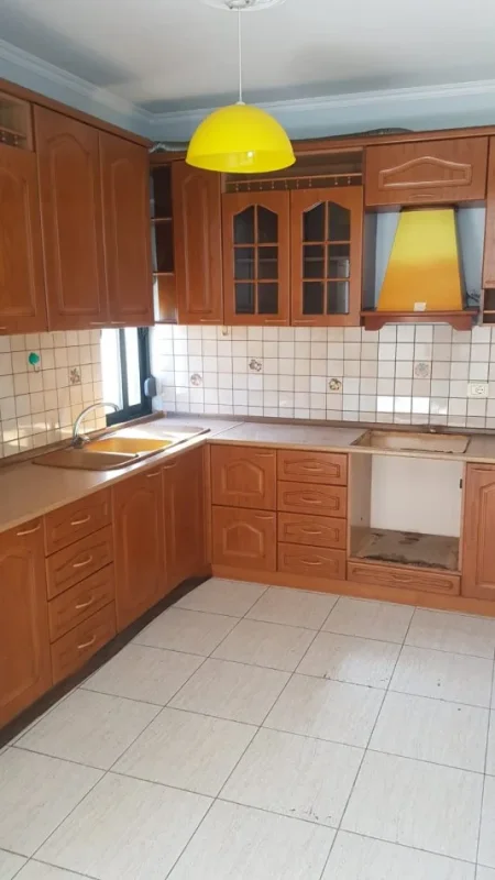 Tirane, jepet me qera apartament 2+1 Kati 8, 110 m² 600 € 