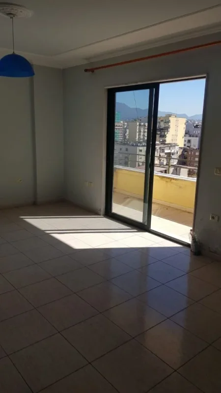 Tirane, jepet me qera apartament 2+1 Kati 8, 110 m² 600 € 