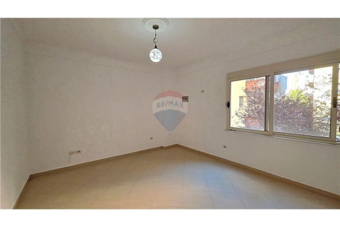 Vlore, shitet apartament 2+1+Ballkon , 103 m² 150.000 € (Rr . e Cipajve)