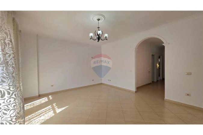 Vlore, shitet apartament 2+1+Ballkon , 103 m² 150.000 € (Rr . e Cipajve)