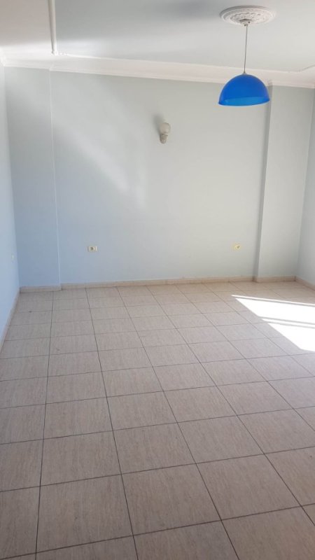 Tirane, jepet me qera apartament 2+1 Kati 8, 110 m² 600 € 