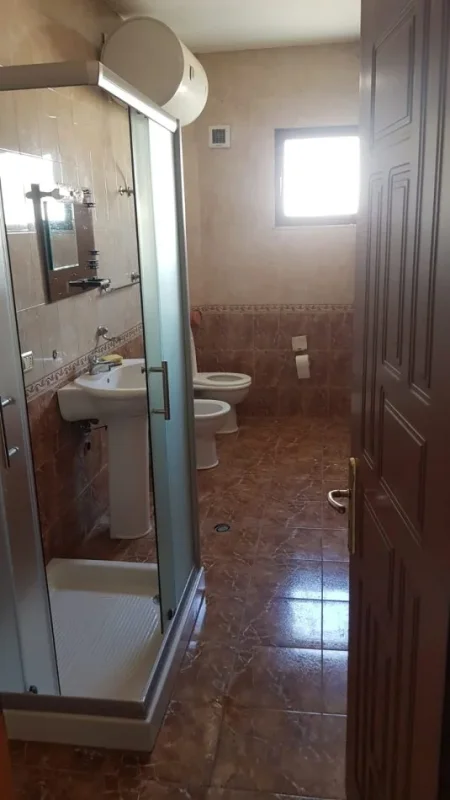 Tirane, jepet me qera apartament 2+1 Kati 8, 110 m² 600 € 