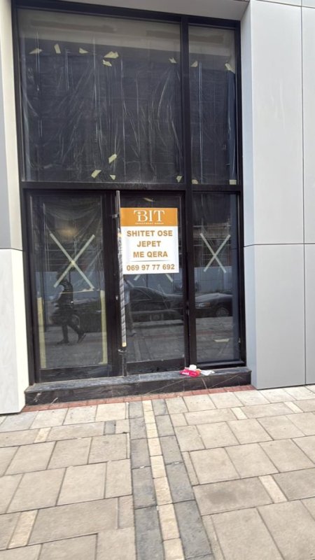 Tirane, jepet me qera ambjent biznesi Kati 0, 169 m² 1.700 € (Bulevardi i Ri)